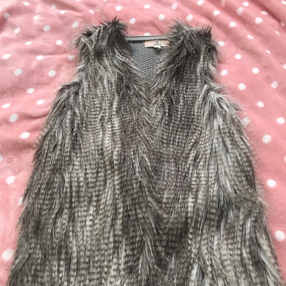 Classy vest, grey, some white and tans mixed in. - Picture 2 of 3